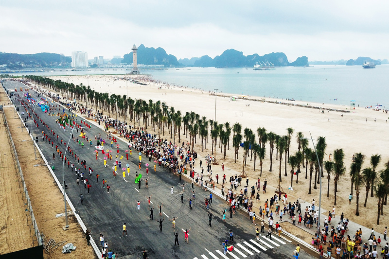 Hạ Long - Du lịch giữa kỳ quan đá dựng