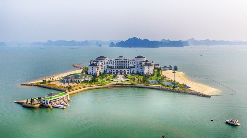 Hạ Long - Du lịch giữa kỳ quan đá dựng