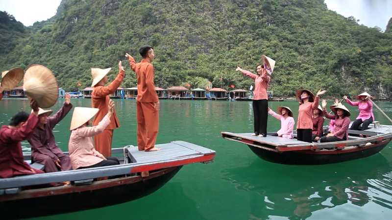 Hạ Long - Du lịch giữa kỳ quan đá dựng