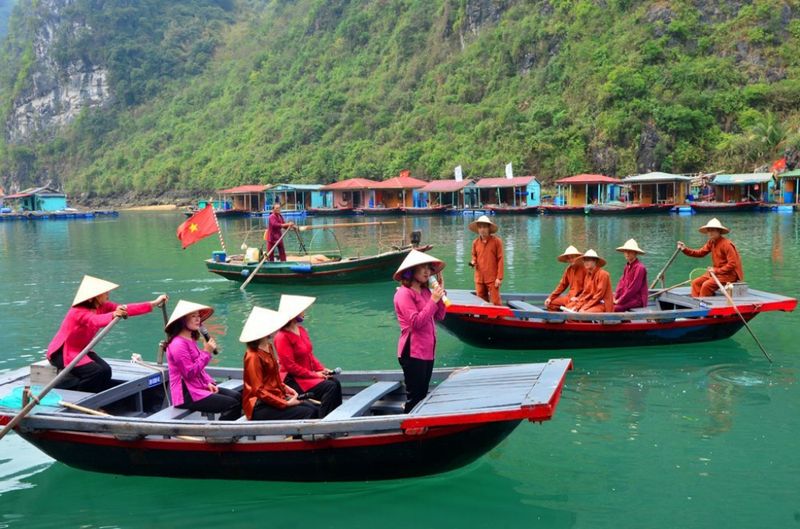 Hạ Long - Du lịch giữa kỳ quan đá dựng