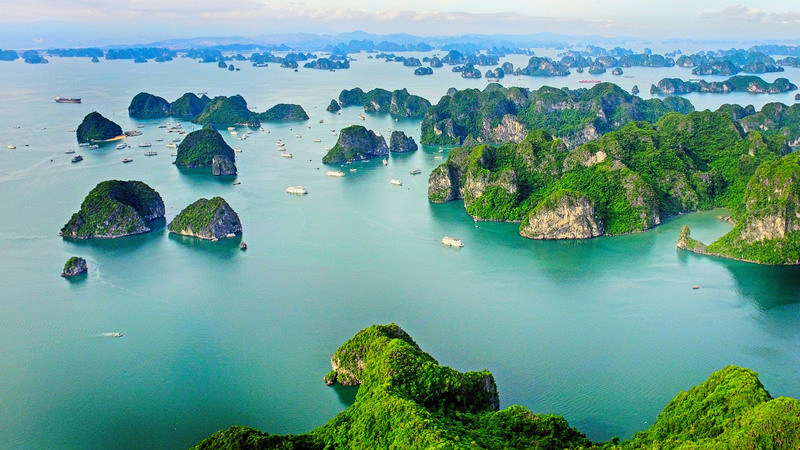 Hạ Long - Du lịch giữa kỳ quan đá dựng