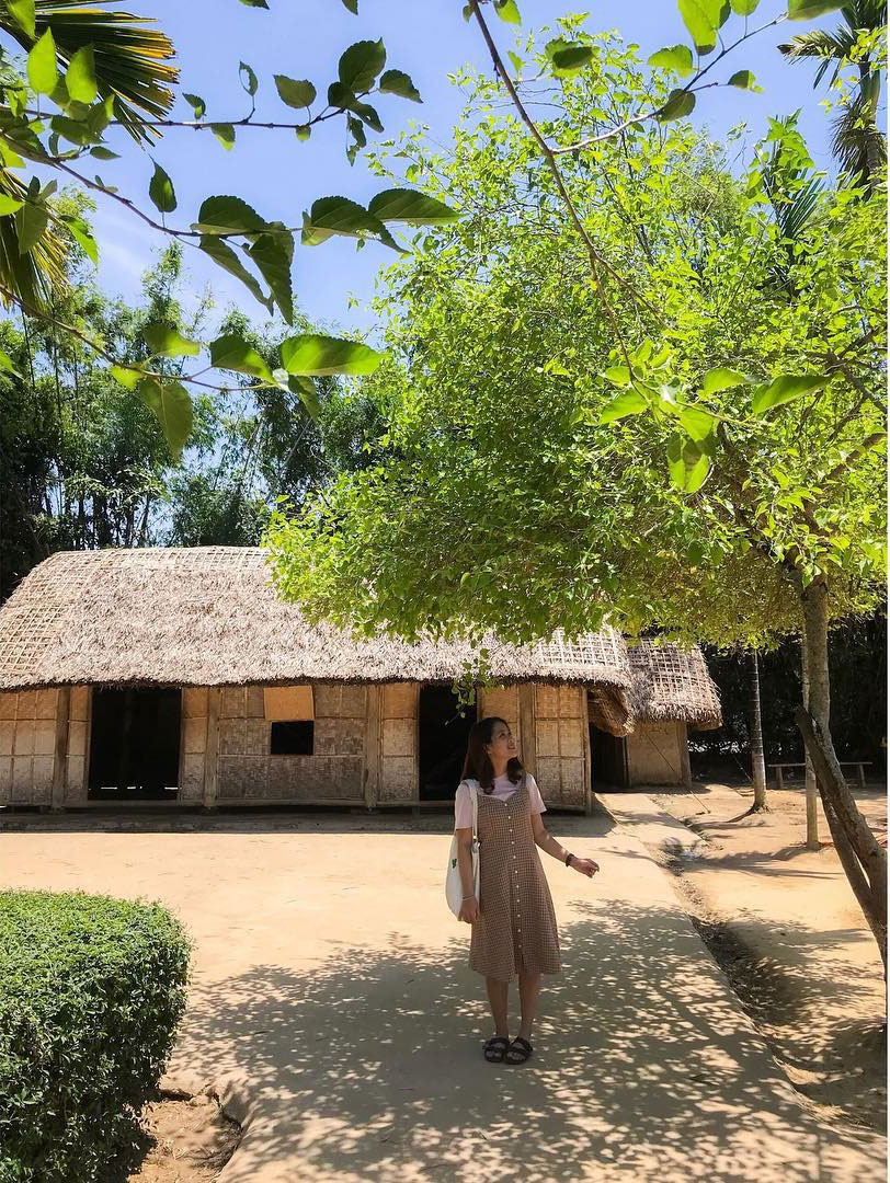 Các hình ảnh check-in của du khách tại làng Sen quê Bác 