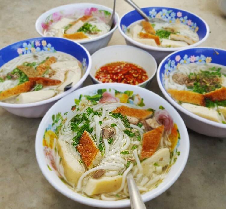 Gợi ý 4 quán ăn bánh canh chả cá Phú Quốc chất lượng nhất