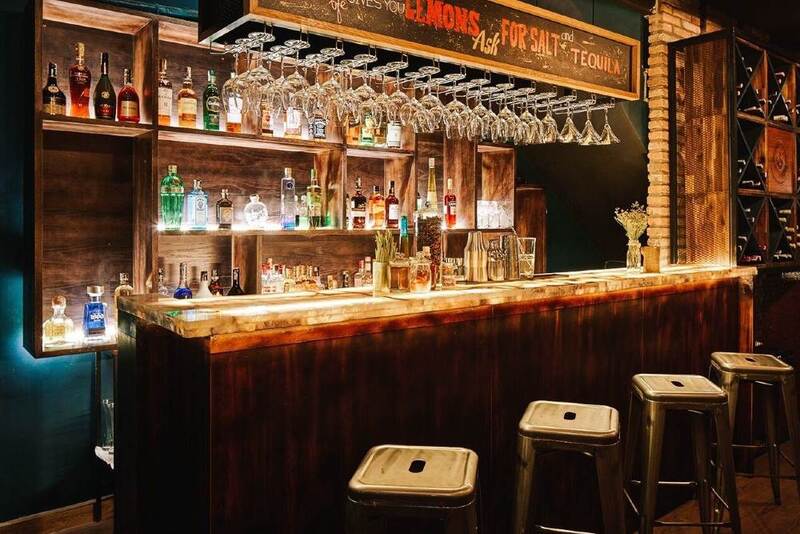 Top 20 quán bar Hà Nội sang xịn và sôi động, được yêu thích nhất