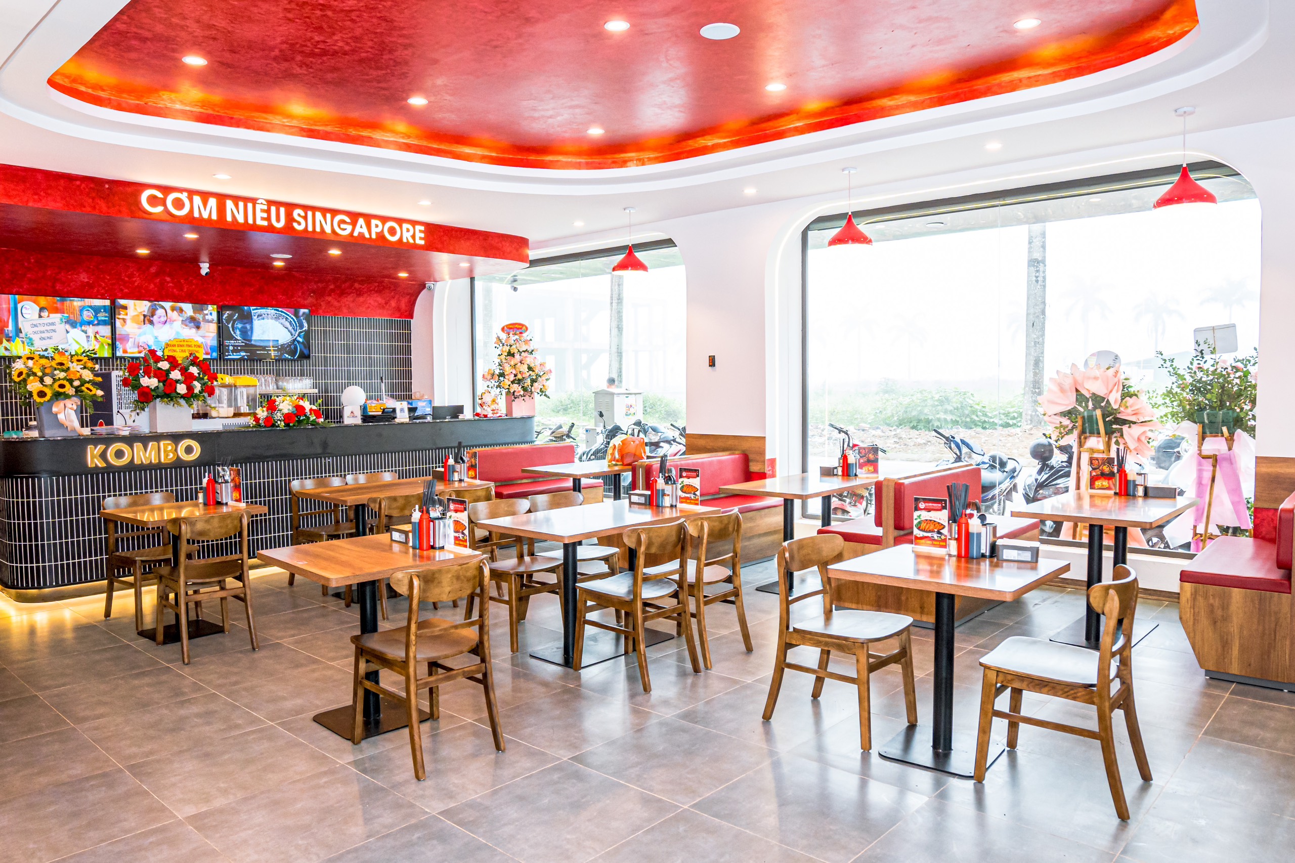 Review nhà hàng Kombo Sầm Sơn - Không gian thưởng thức món cơm niêu Singapore tuyệt vời