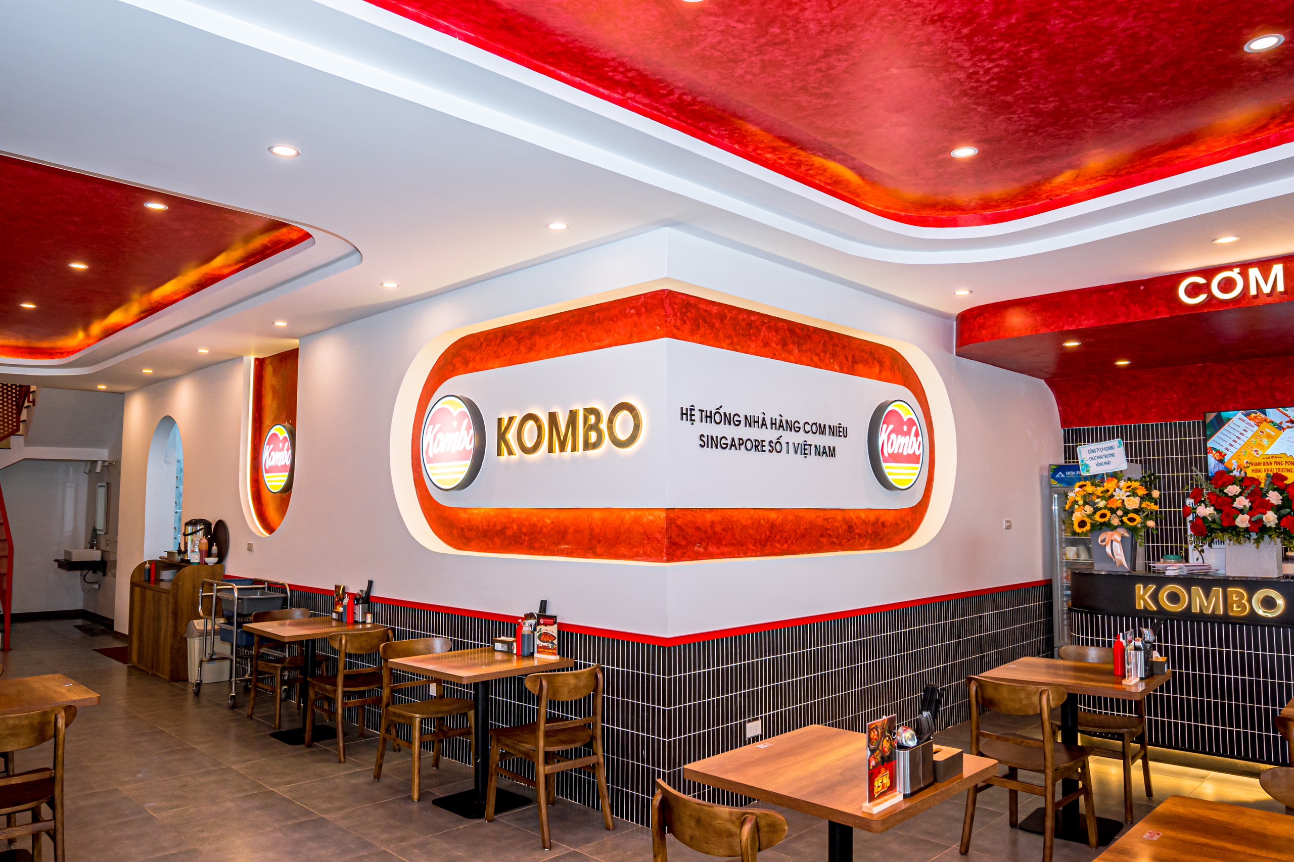 Review nhà hàng Kombo Sầm Sơn - Không gian thưởng thức món cơm niêu Singapore tuyệt vời