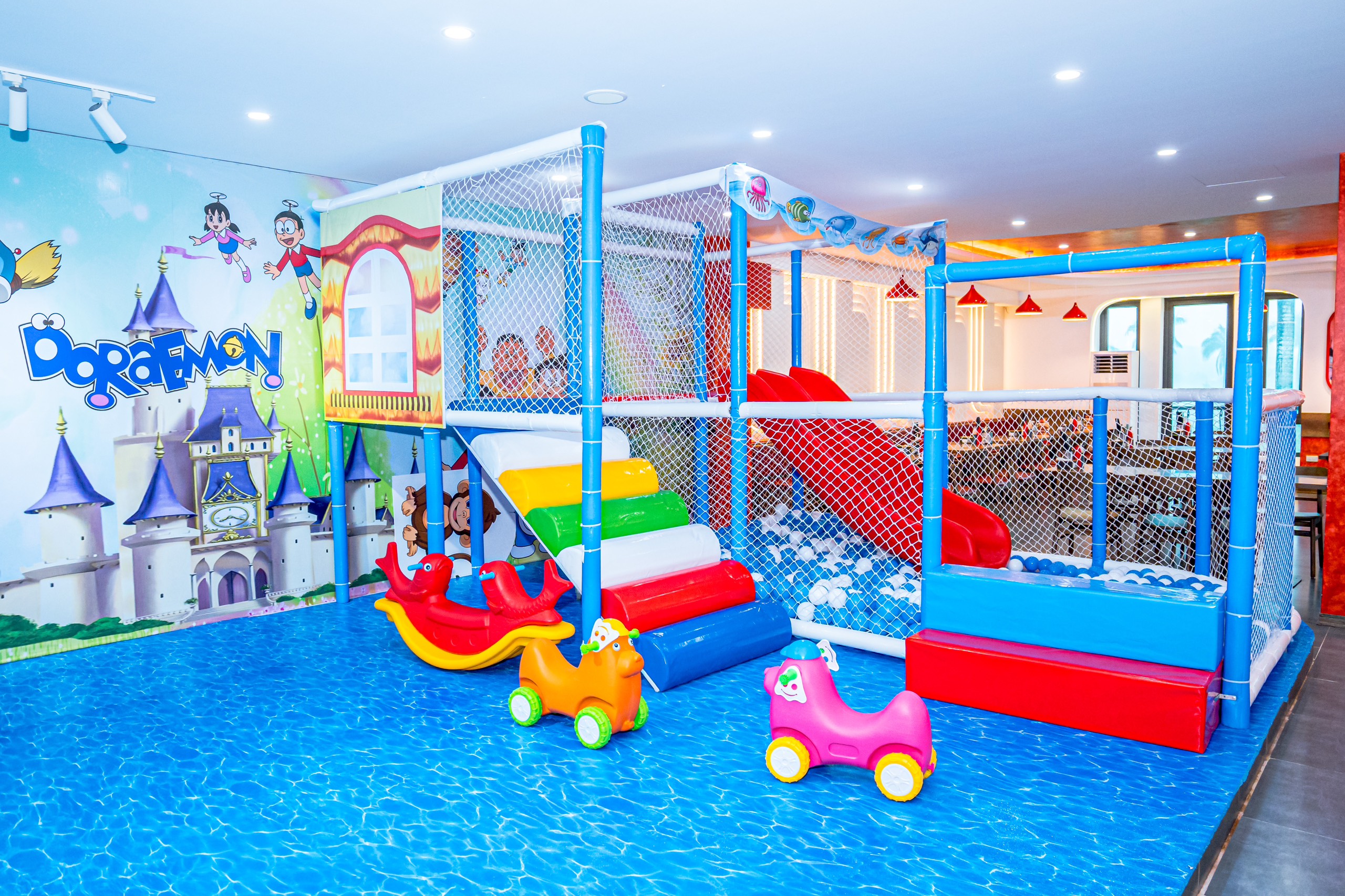 Review nhà hàng Kombo Sầm Sơn - Không gian thưởng thức món cơm niêu Singapore tuyệt vời