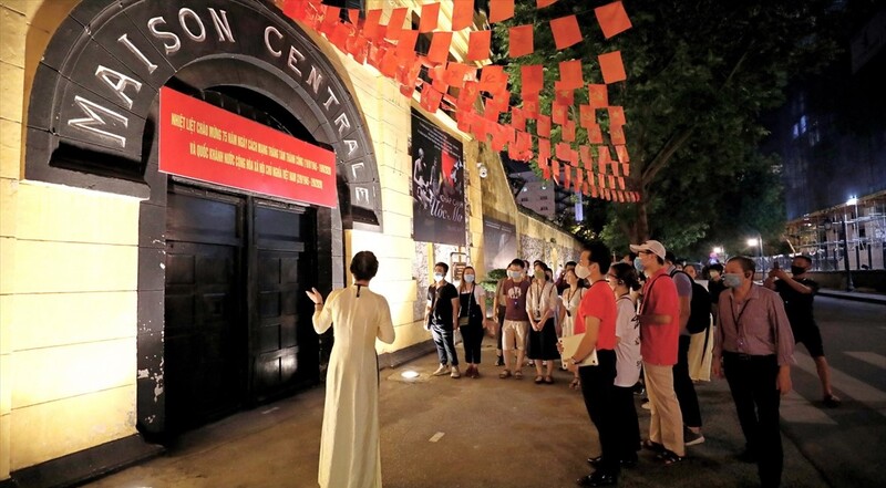Tour đêm Thiêng Liêng
