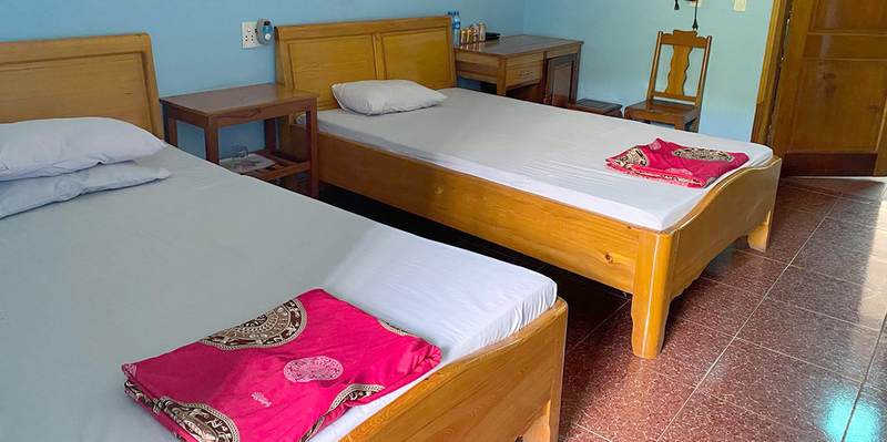 Khách sạn Tám Lan