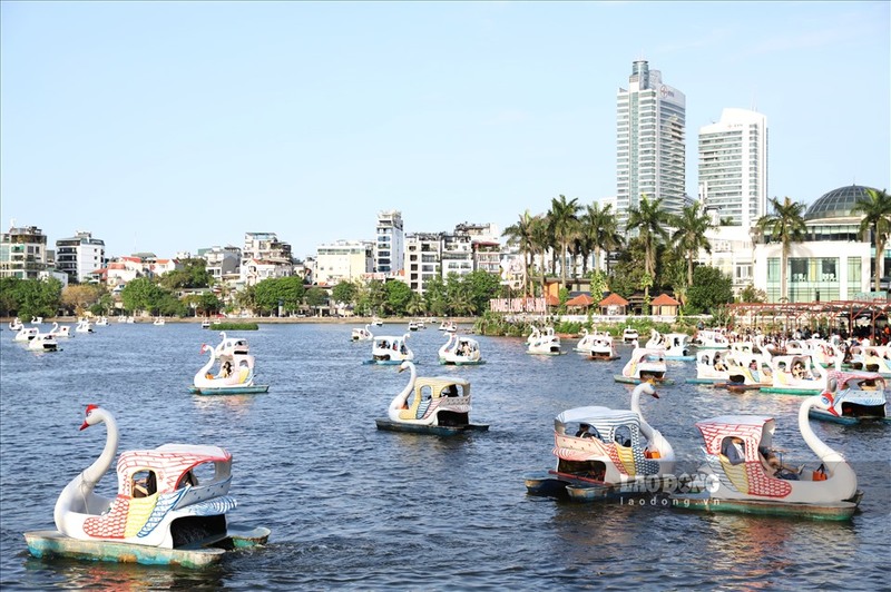 Hồ Tây có gì chơi? Những trải nghiệm nhất định phải thử một lần 