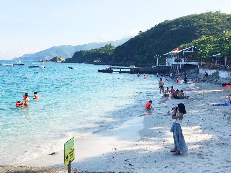 Bãi Tranh Nha Trang - Khám phá bãi biển độc đáo bậc nhất