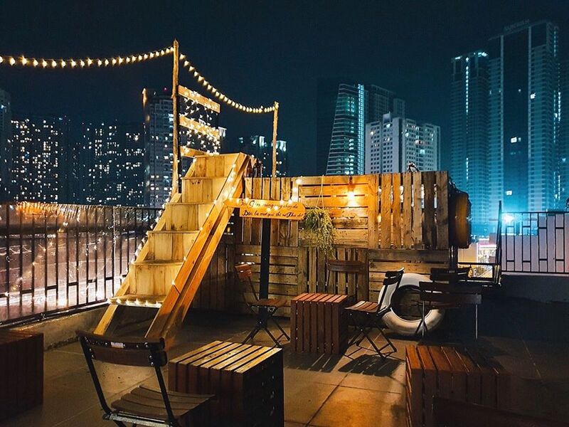 Top 10 quán cà phê rooftop Hà Nội xịn sò bạn không nên bỏ lỡ