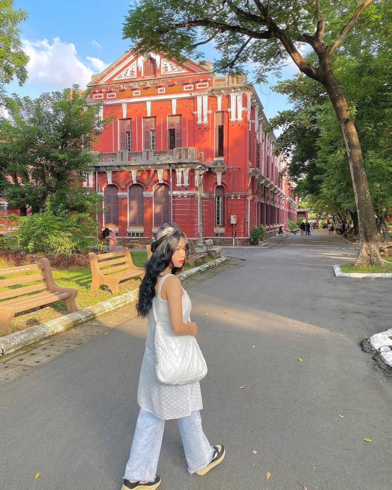 Trường Quốc học Huế - Ngôi trường cổ kính bên sông Hương