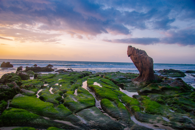Bãi đá Cổ Thạch - vùng biển sở hữu vẻ đẹp quyến rũ ở Bình Thuận