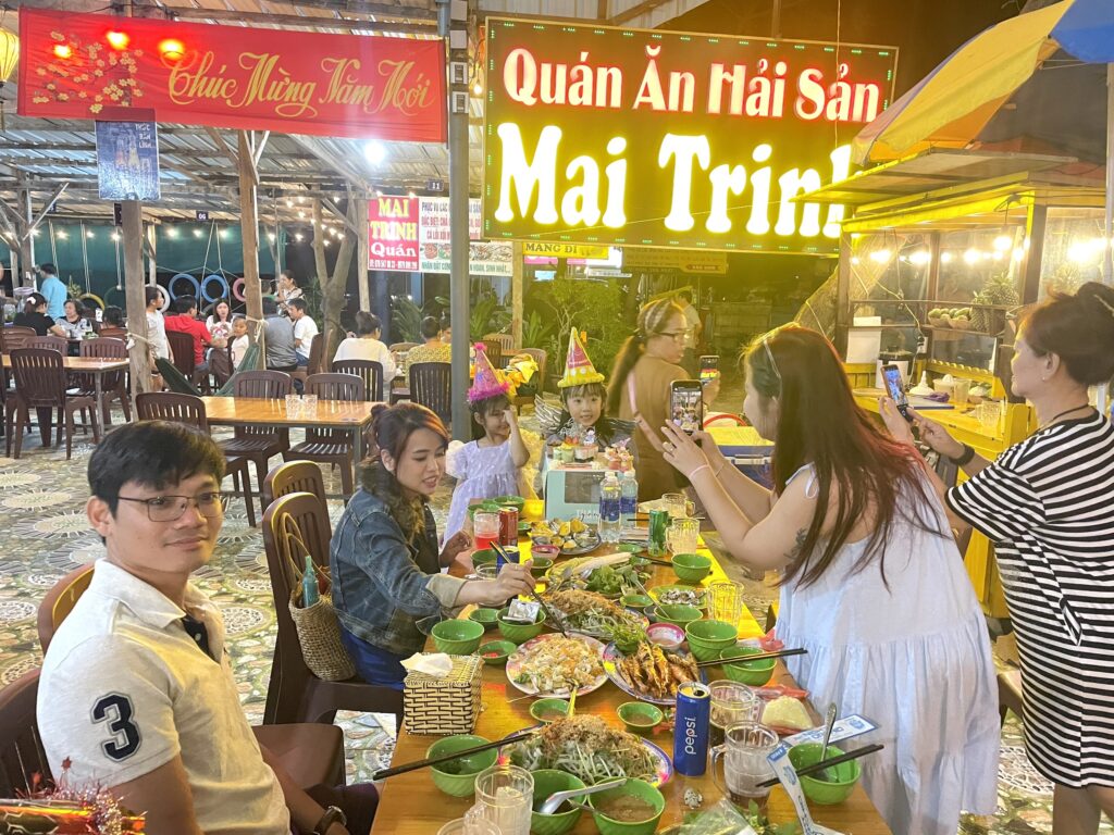 Nhà hàng Mai Trinh quán Lagi - Địa chỉ ăn uống được yêu thích nhất