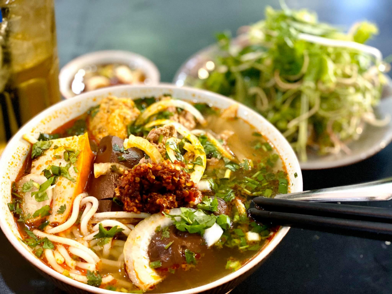 Bún bò Huế ngon ở Sài Gòn - Sự kết hợp hoàn hảo của ẩm thực Trung Nam