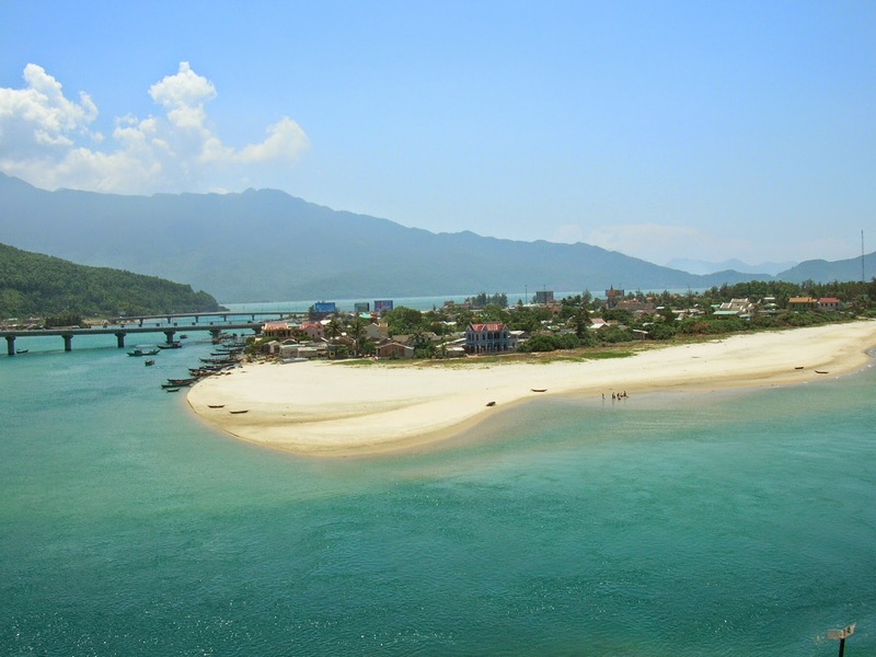 Biển Nhật Lệ - Chiêm ngưỡng bãi biển đẹp nhất Quảng Bình