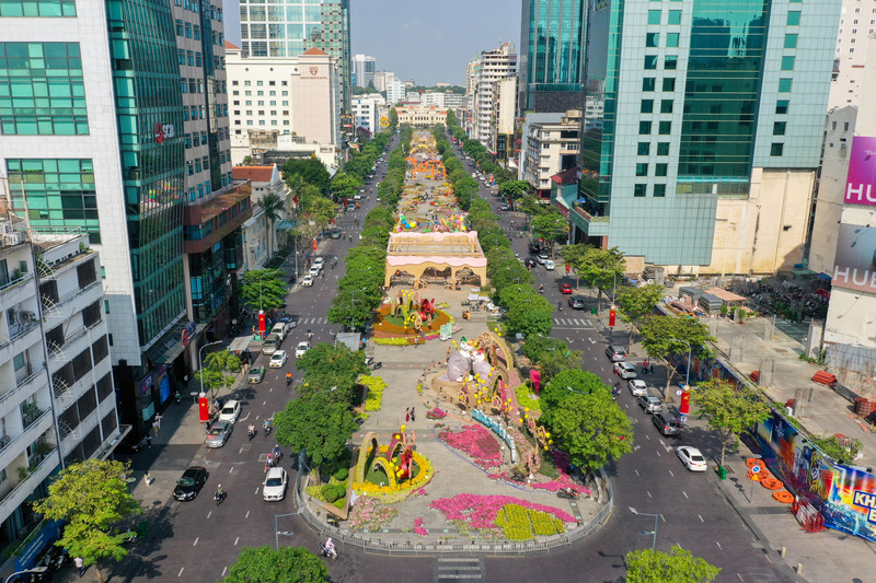 Phố đi bộ Nguyễn Huệ - Tụ Điểm Giải Trí Nhộn Nhịp Bậc Nhất Sài Thành