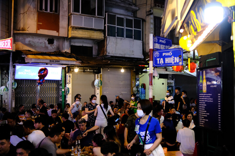 Phố Tạ Hiện - Một góc sôi động về đêm giữa lòng thủ đô