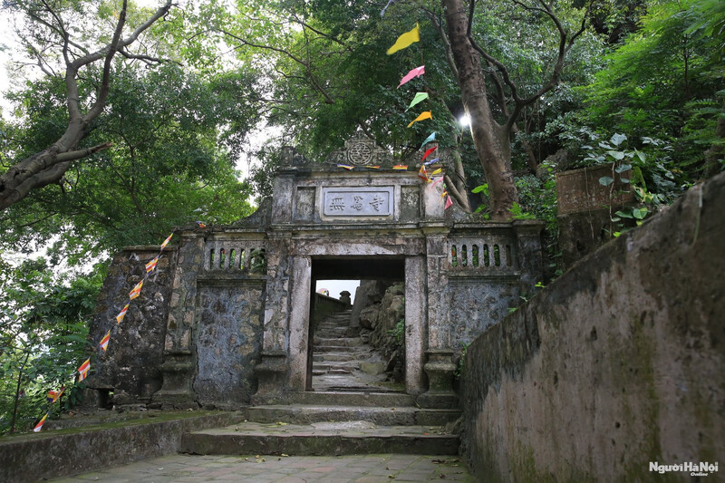 Chùa Trầm - mái già lam uy nghi bên núi đá vôi nghìn tuổi