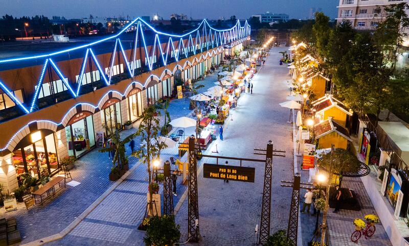 Phố đi bộ Pont De Long Bien - Điểm đến giải trí ngay Hà Nội
