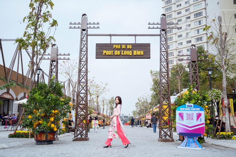 Phố đi bộ Pont De Long Bien - Điểm đến giải trí ngay Hà Nội