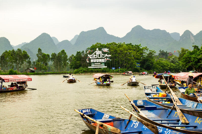 Chùa Hương, tìm về nơi linh thiêng giữa vùng đất lành