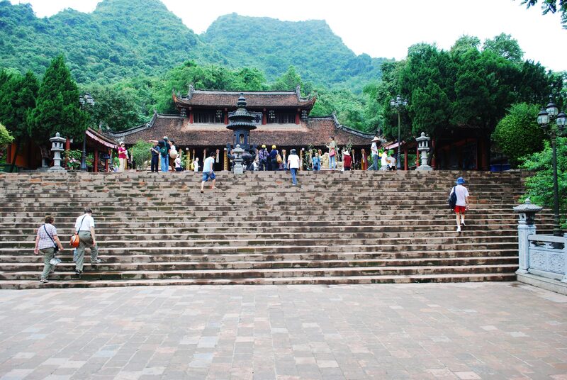 Chùa Hương, tìm về nơi linh thiêng giữa vùng đất lành