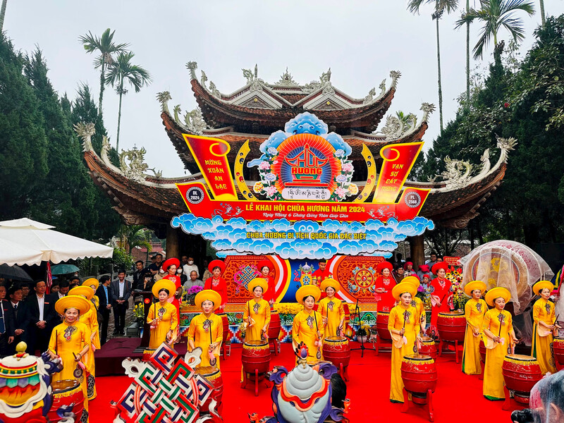 Chùa Hương, tìm về nơi linh thiêng giữa vùng đất lành