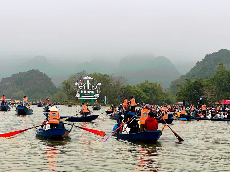 Chùa Hương, tìm về nơi linh thiêng giữa vùng đất lành