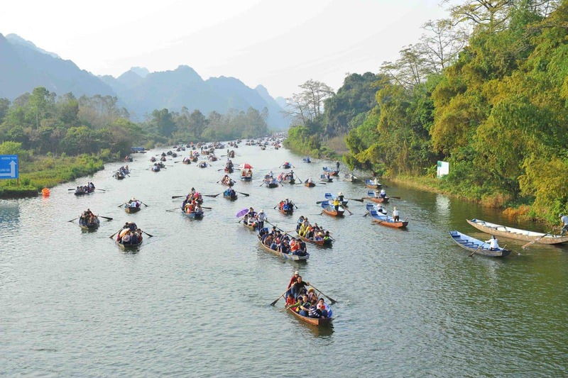 Chùa Hương, tìm về nơi linh thiêng giữa vùng đất lành