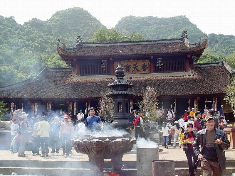 Chùa Hương, tìm về nơi linh thiêng giữa vùng đất lành