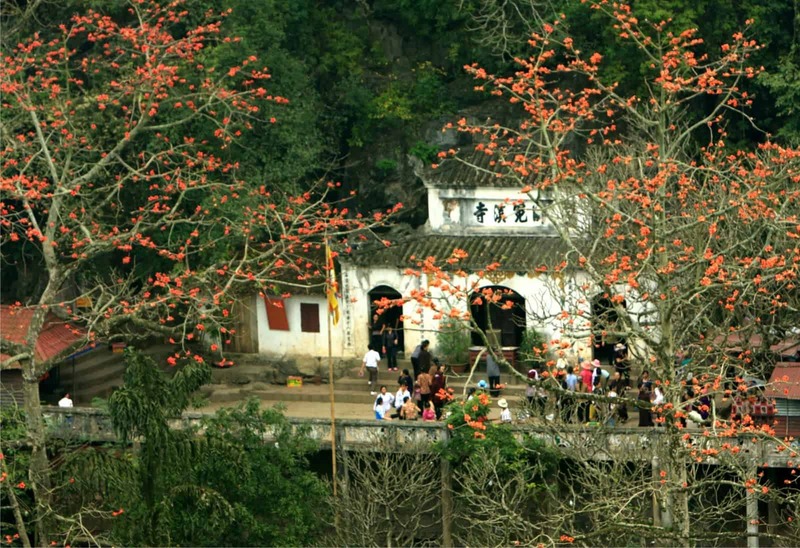 Chùa Hương, tìm về nơi linh thiêng giữa vùng đất lành