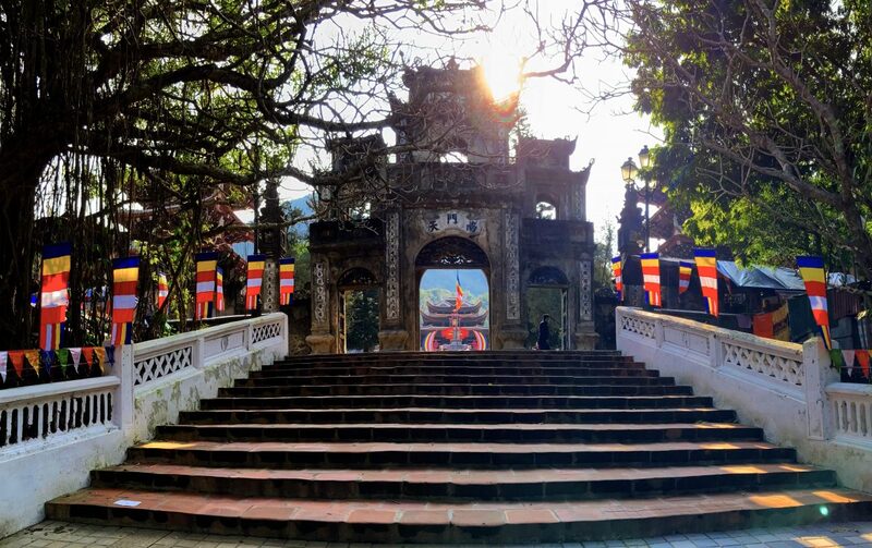 Chùa Hương, tìm về nơi linh thiêng giữa vùng đất lành