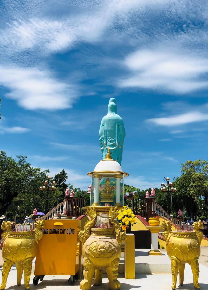 Quan Âm Phật Đài - Ngôi Chùa Linh Thiêng Bên Biển Đông