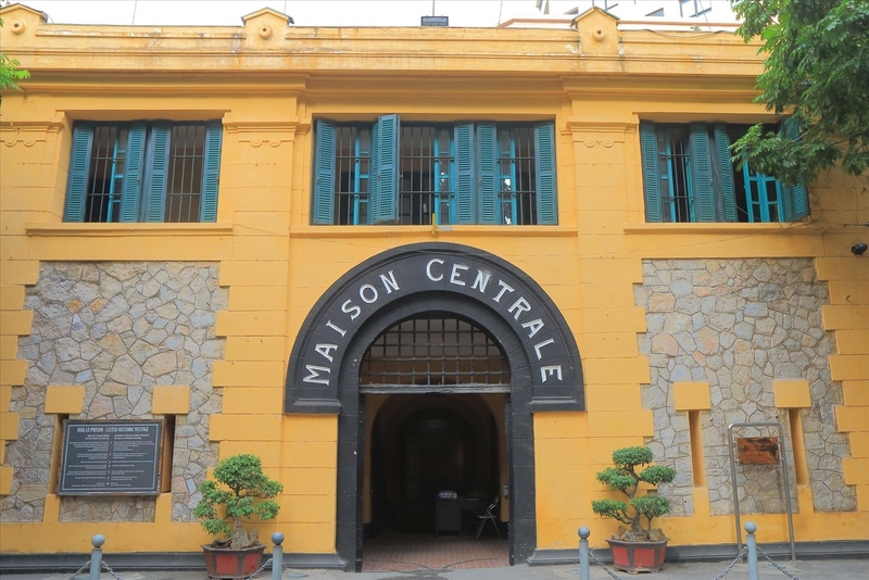 Tour đêm nhà tù Hỏa Lò, nơi giới trẻ tìm về hồn thiêng đất nước