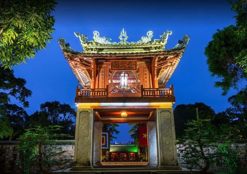 Trải nghiệm tour đêm Văn Miếu độc lạ, hấp dẫn