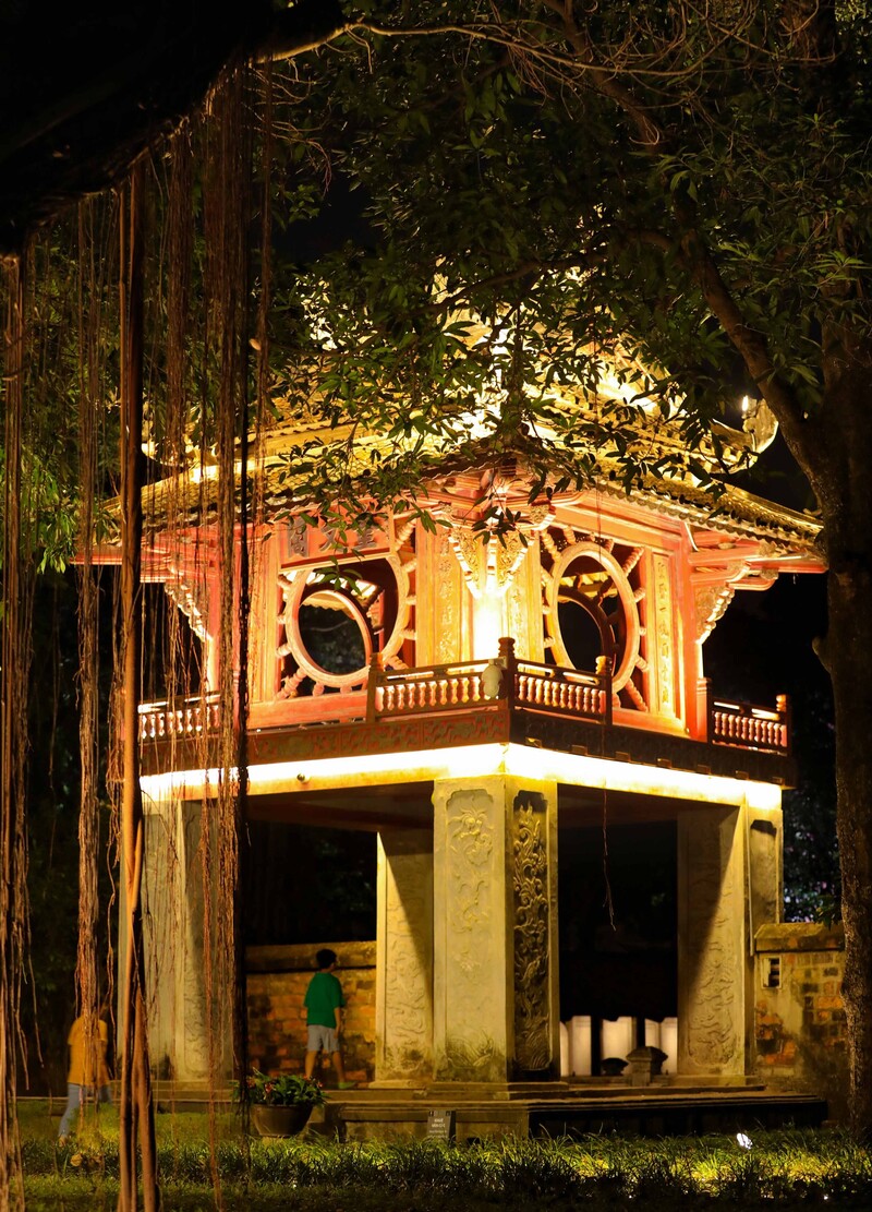 Trải nghiệm tour đêm Văn Miếu độc lạ, hấp dẫn
