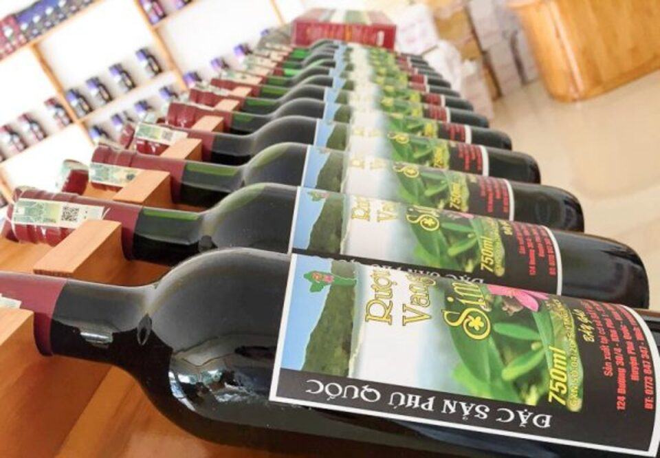 Rượu Sim Phú Quốc: Quy trình làm rượu và địa chỉ mua đáng tin cậy