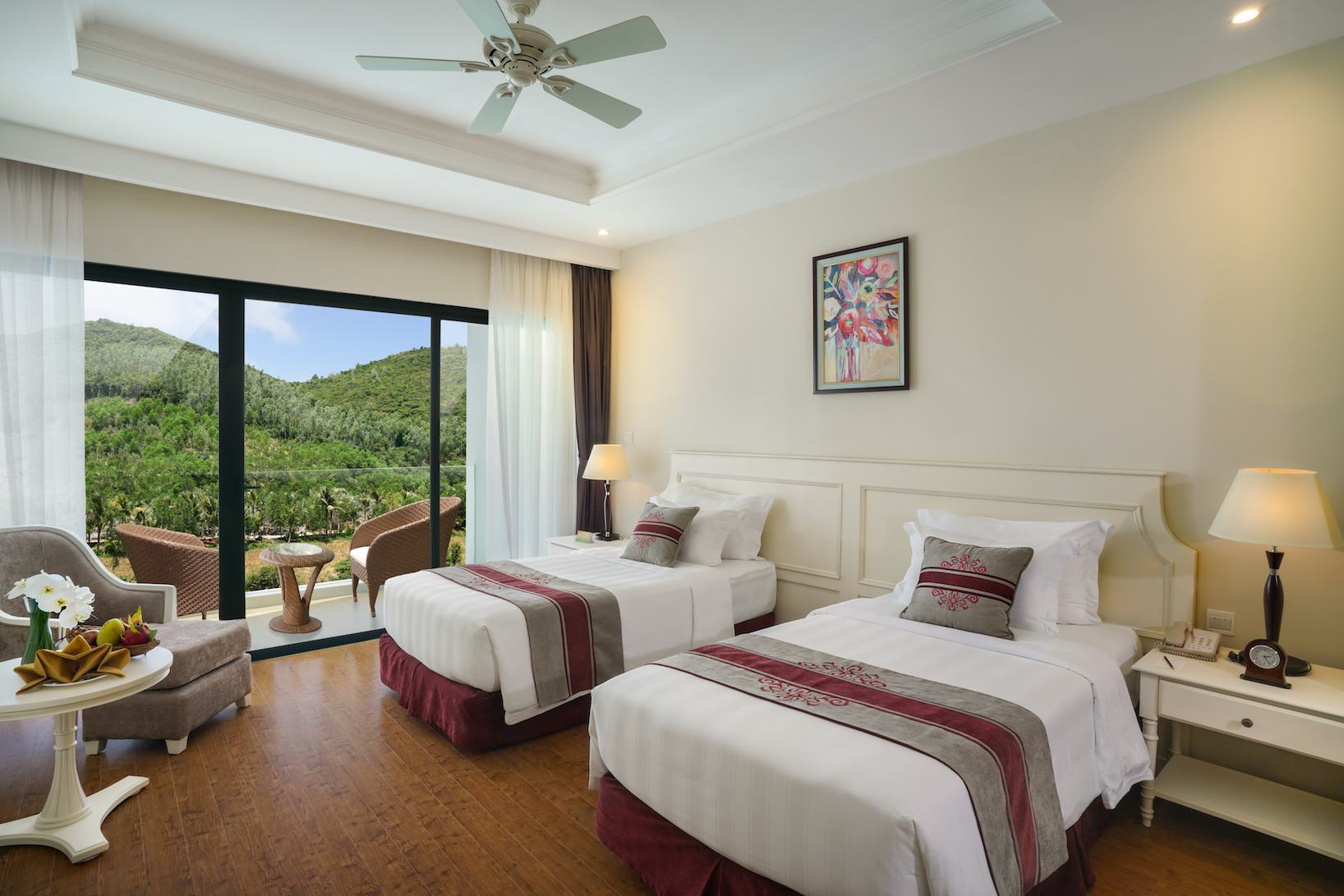 Review chi tiết Vinpearl Resort & Spa Nha Trang Bay