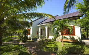 Resort Con Gà Vàng - Không gian thơ mộng giữa lòng biển Ninh Chữ