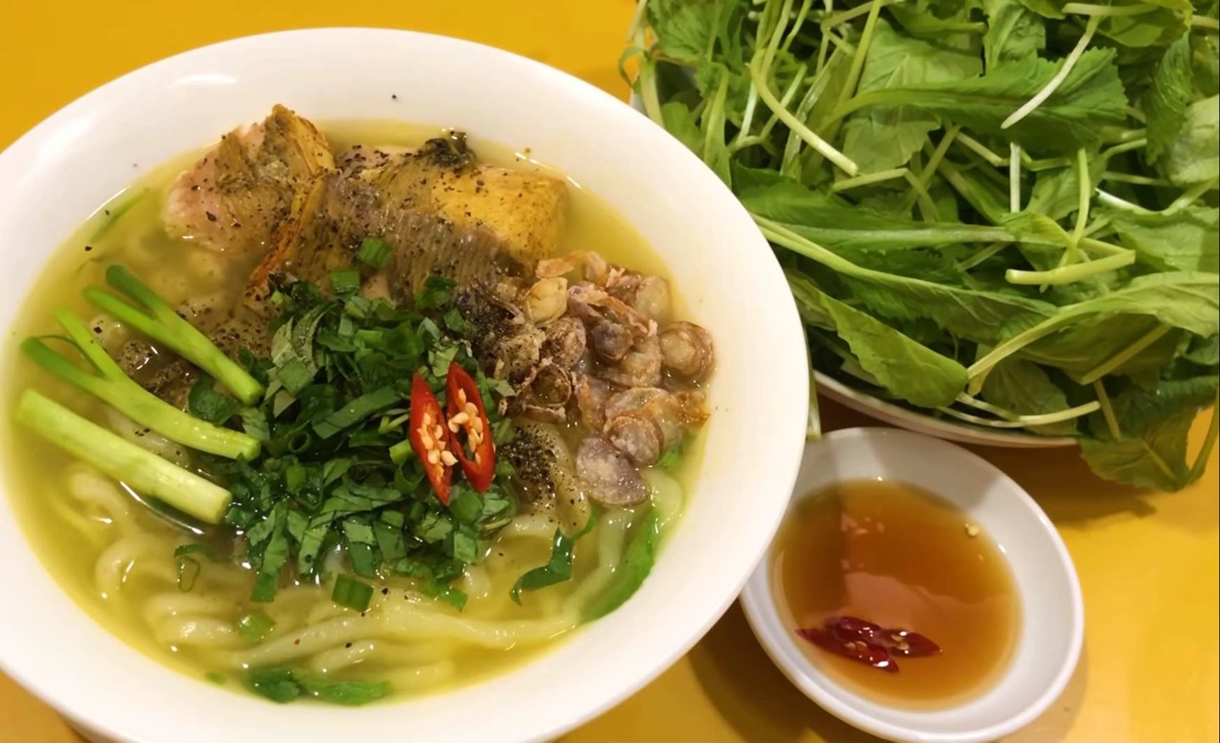 Bánh canh cá lóc Huế - Thưởng thức ẩm thực cố đô
