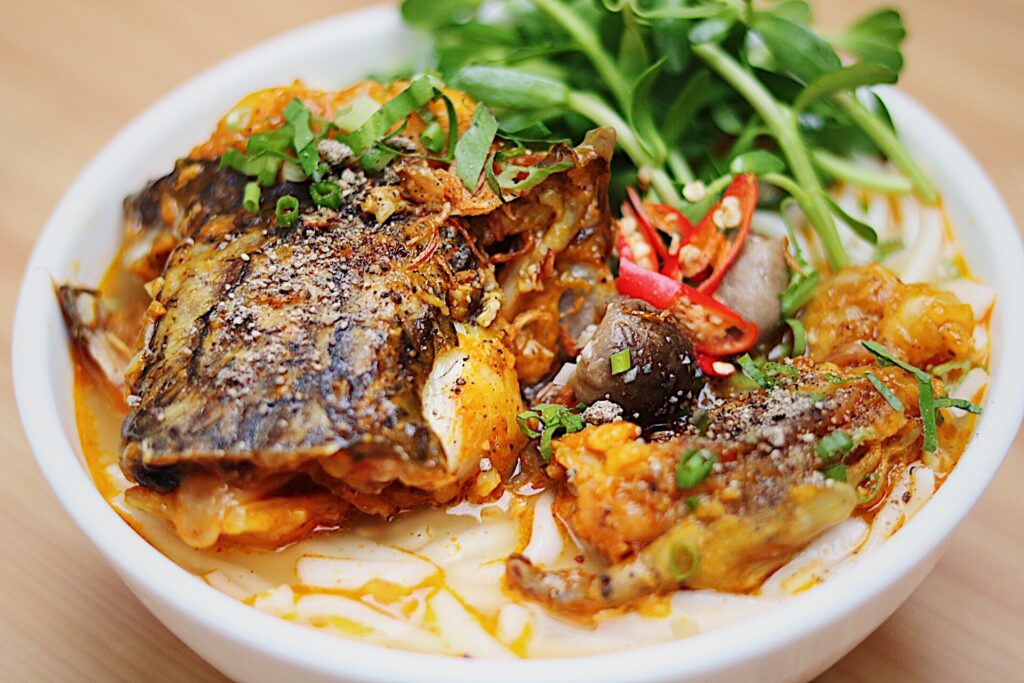 Bánh canh cá lóc Huế Thưởng thức ẩm thực cố đô Review Villa