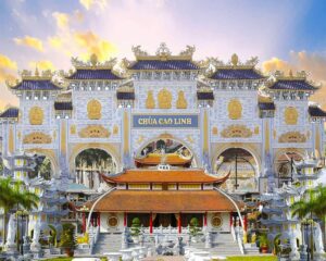 Khám phá chùa Cao Linh uy nghĩ giữa phố cảng 