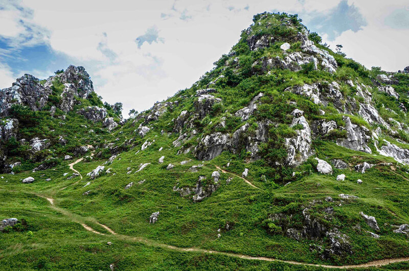 Chùa Trầm - mái già lam uy nghi bên núi đá vôi nghìn tuổi